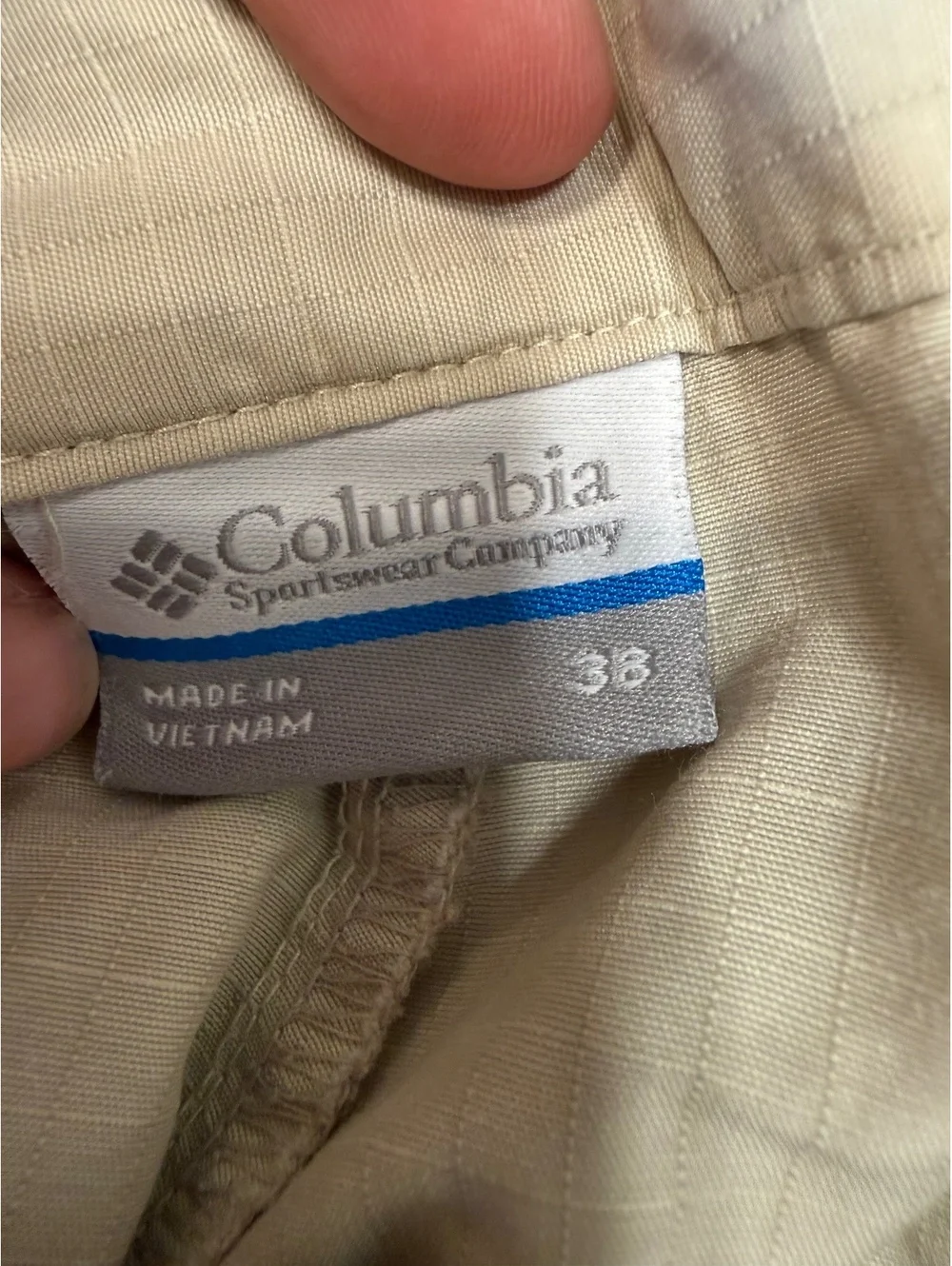 Columbia Omni-Shade Beige Cargo Shorts Size 38
